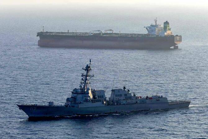 Washington frappe deux pétroliers mais attend une réponse de l'Iran