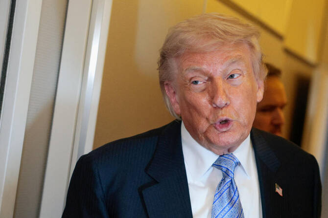 Iran: nouvelles menaces de Trump, frappe près d'un site nucléaire émirati