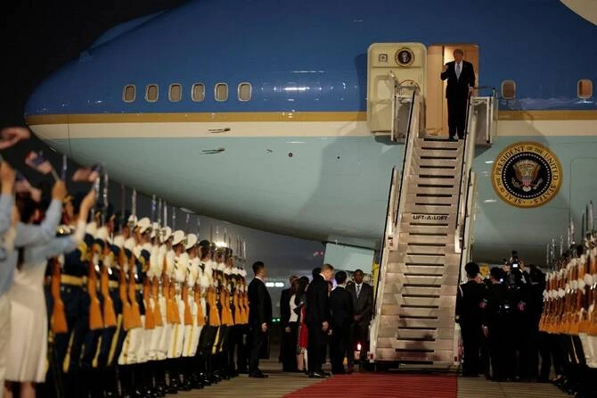 Trump arrive en Chine pour un sommet de grandes puissances aux lourds enjeux