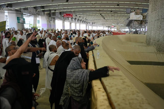 Les pèlerins lapident Satan près de La Mecque, au premier jour de l'Aïd