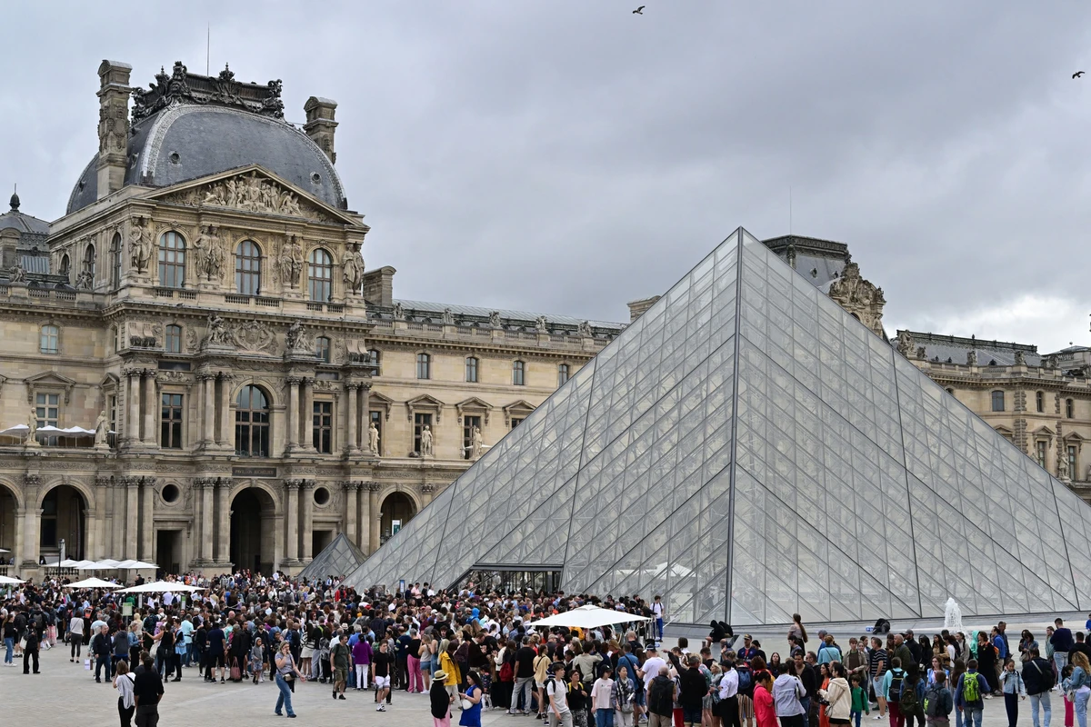 Louvre: le nouveau président du musée confirme le projet de grands travaux