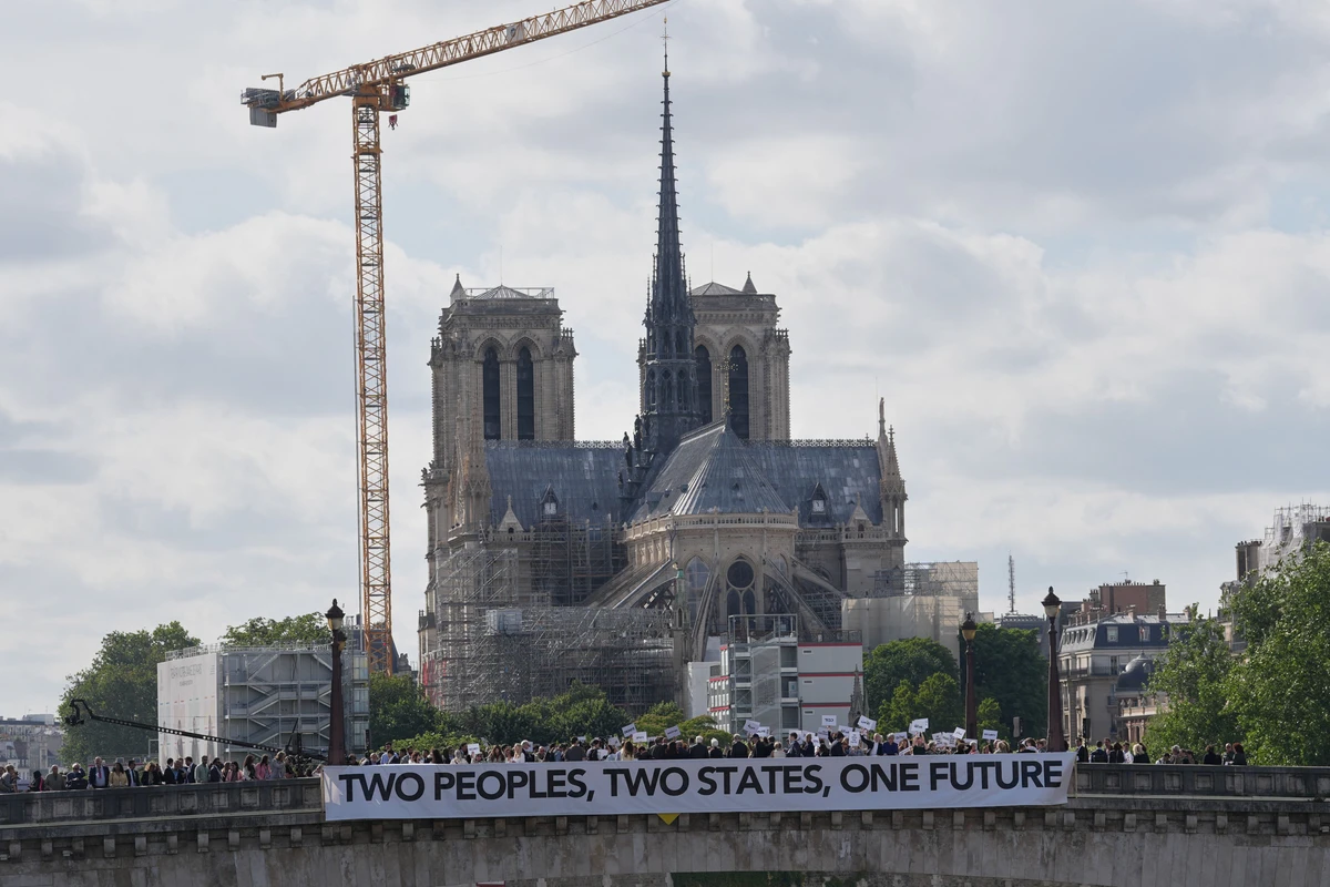 Paris mise sur la société civile pour faciliter la solution à deux États