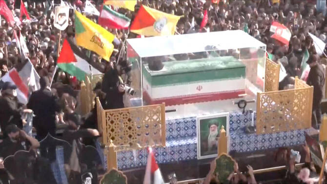 Dernier hommage en Irak à Ali Khamenei, sur fond de frappes entre Washington et Téhéran