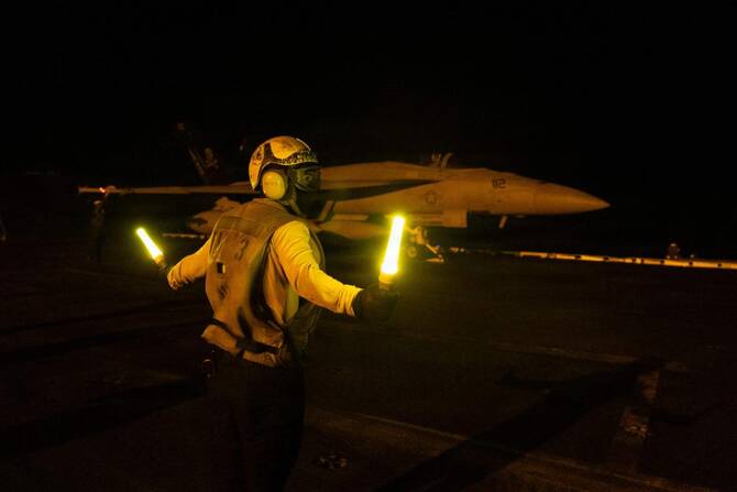 Trump avertit qu'il va frapper «fort» l'Iran, après des attaques contre des bases américaines