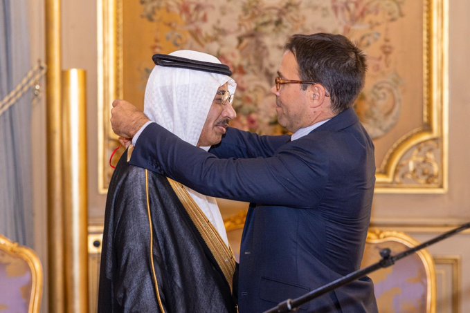 La France décerne à l’ambassadeur saoudien Fahad Al-Ruwaily la Légion d’honneur