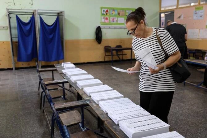 Législatives en Algérie: abstention record, le FLN en tête