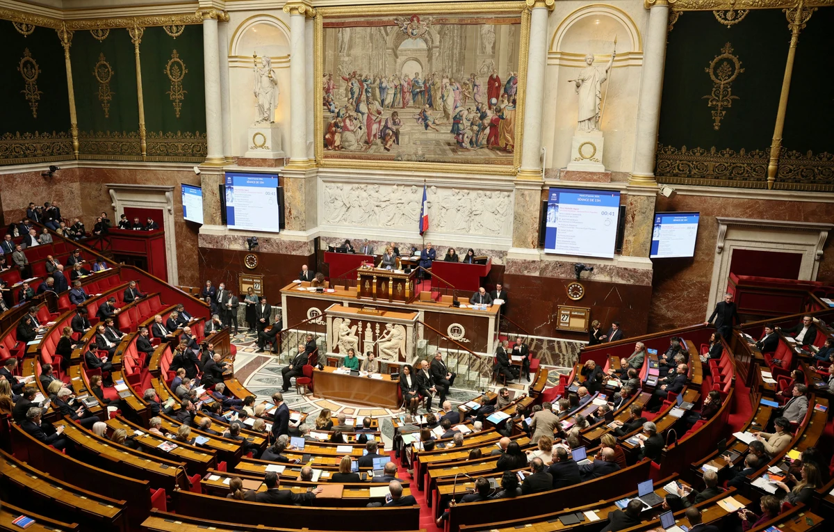 La France proche d'interdire les réseaux sociaux aux moins de 15 ans, première en Europe