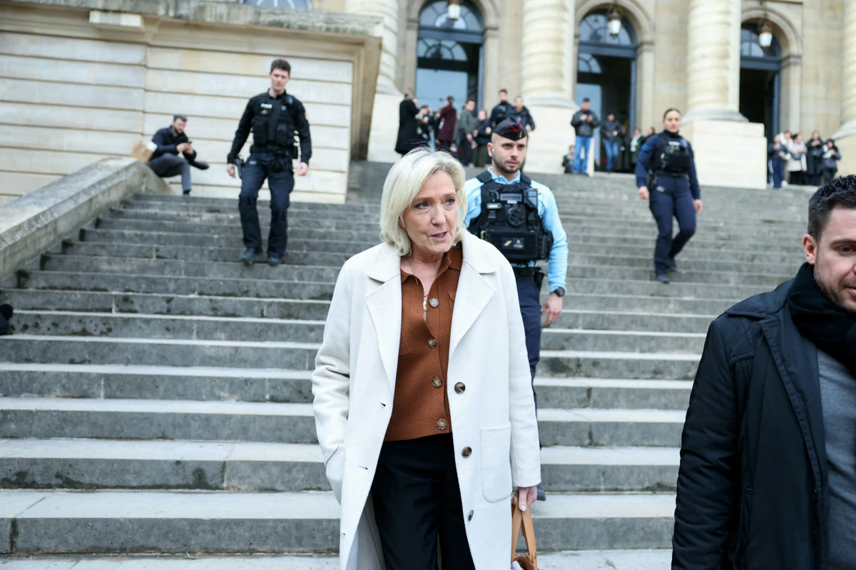 La cheffe de l'extrême droite française Marine Le Pen fixée mardi sur son avenir politique