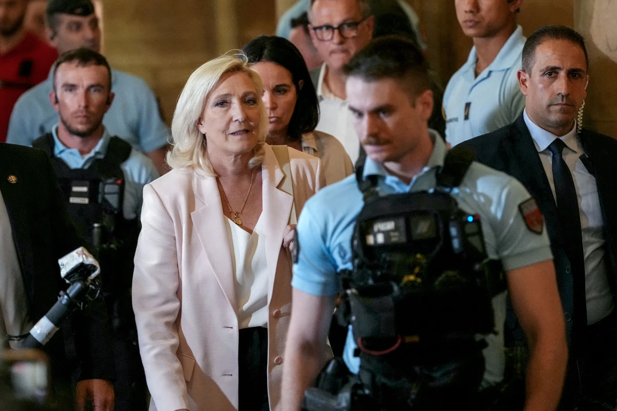 La cote de popularité de Marine Le Pen en baisse même si elle reste en tête des personnalités, selon un sondage