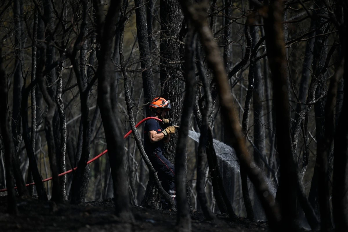 Nouveau départ de feu dans le Var: plus de 600 évacuations, 100 hectares parcourus