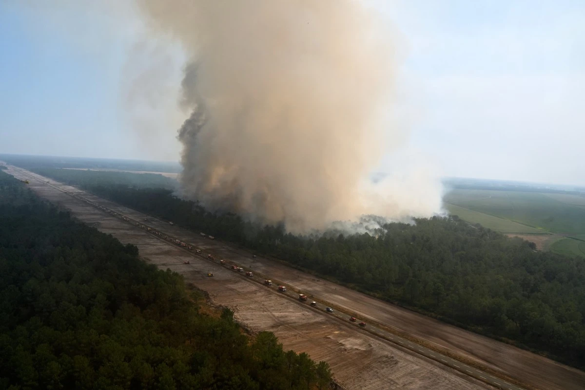 Incendie dans le sud-ouest: le feu «toujours stabilisé», le risque de reprises persiste