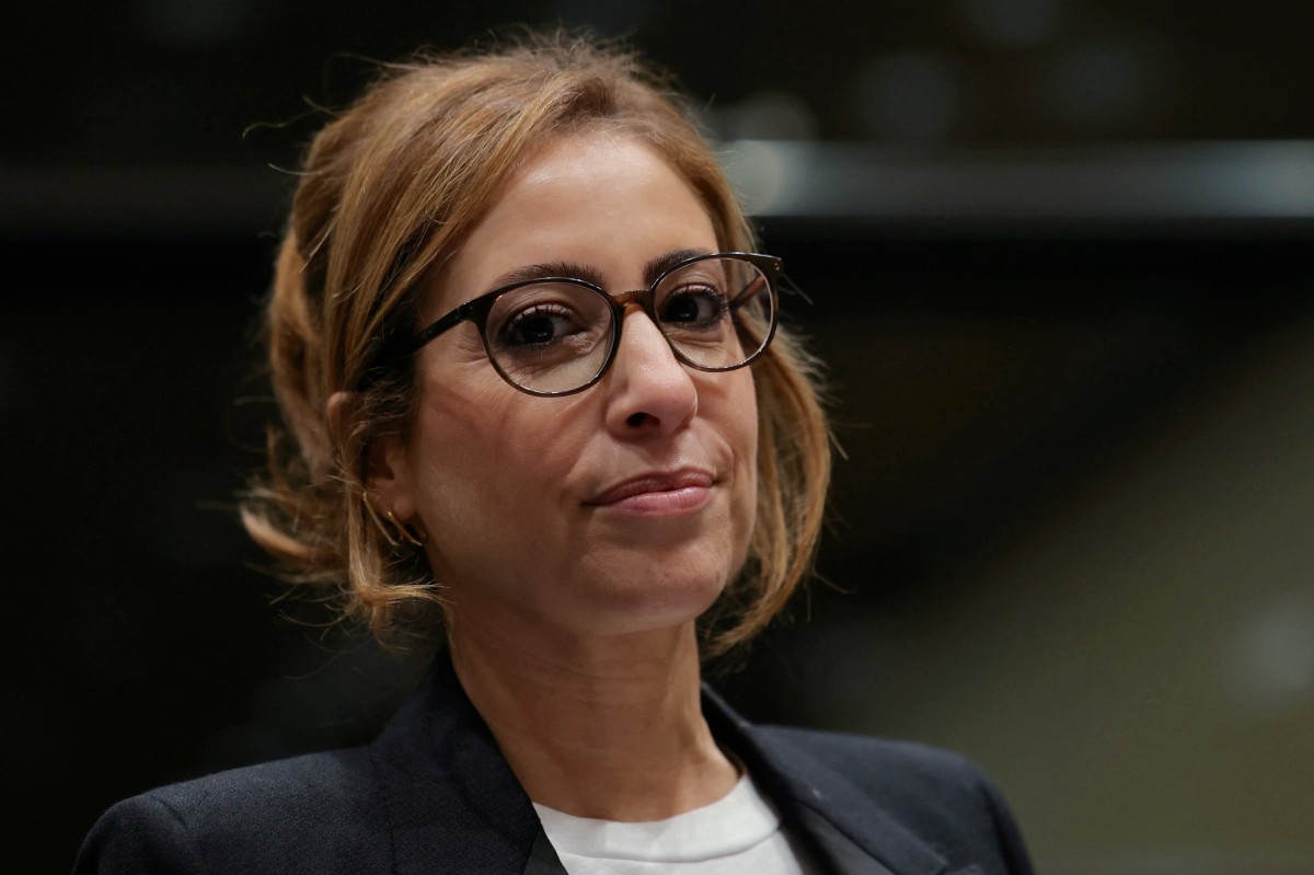 Léa Salamé se met en retrait du 20H de France 2 après la candidature de son compagnon Raphaël Glucksmann