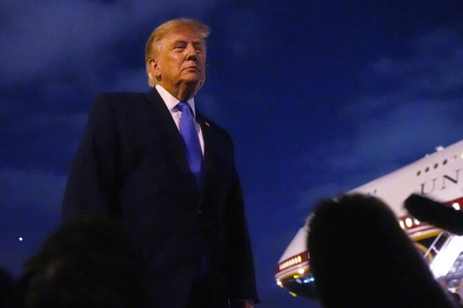 Trump dit que soit le détroit d'Ormuz "ouvrira très bientôt", soit l'Iran sera frappé "très fort"