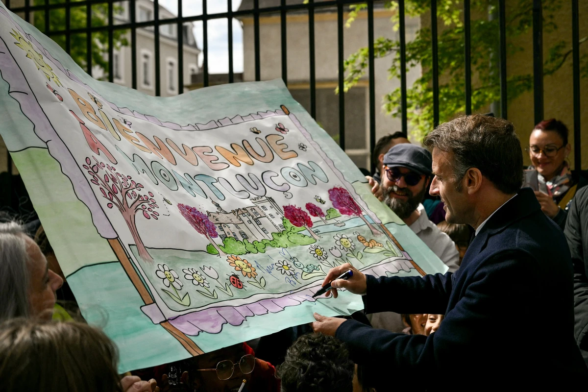 Macron dans un lycée en Lozère mardi pour la rentrée scolaire