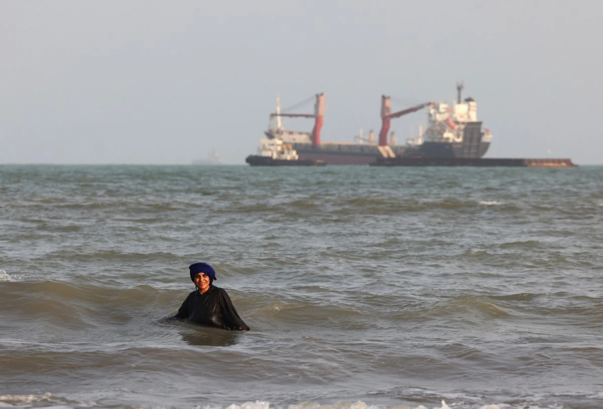 Un navire touché par un «projectile» en mer Rouge, des victimes