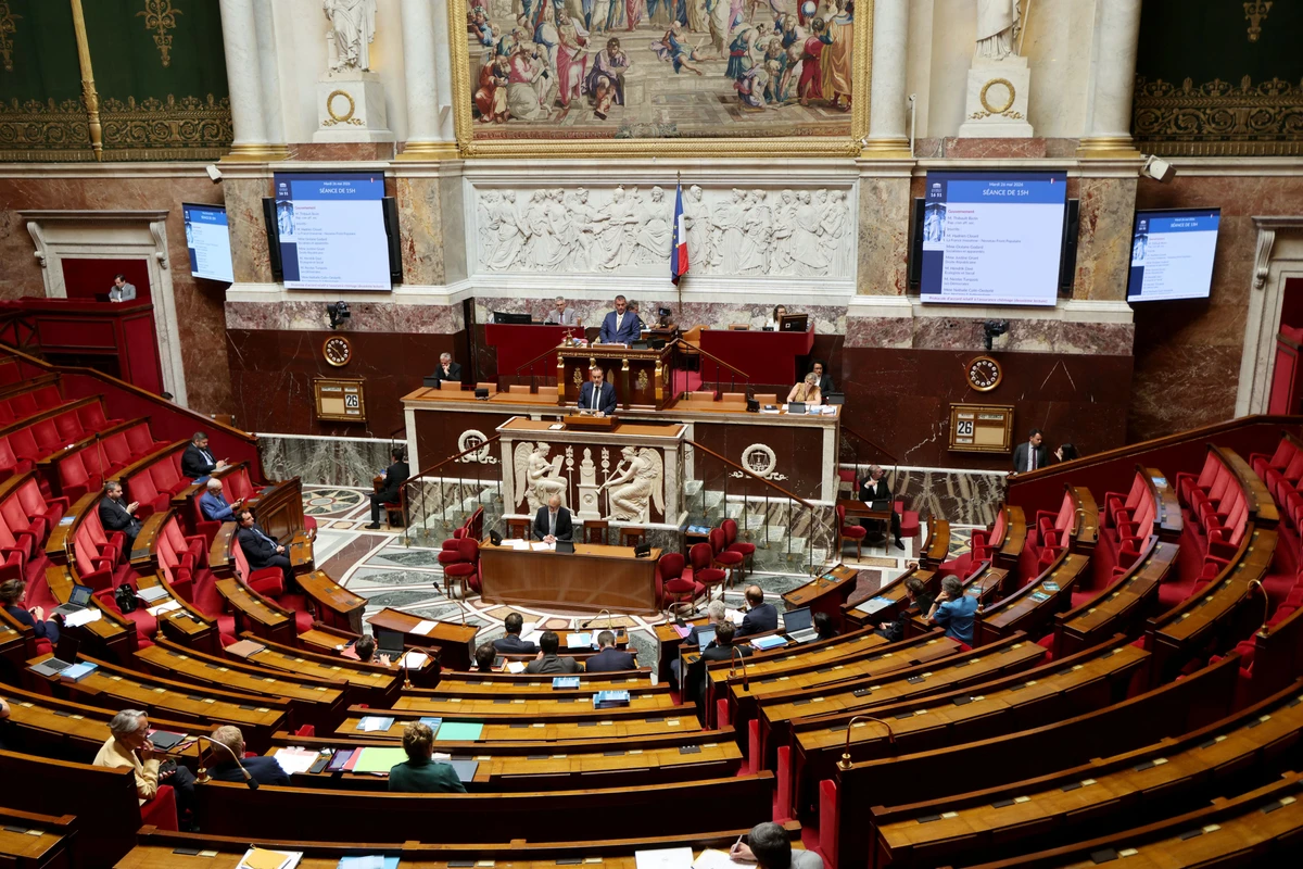 Chômage des jeunes: "Beaucoup d'outils" disponibles, comme la voie professionnelle, selon Roubache
