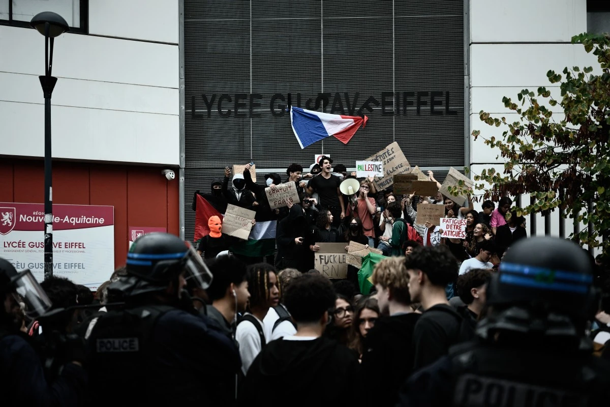 Macron: la «colère» ne justifie pas la «violence»