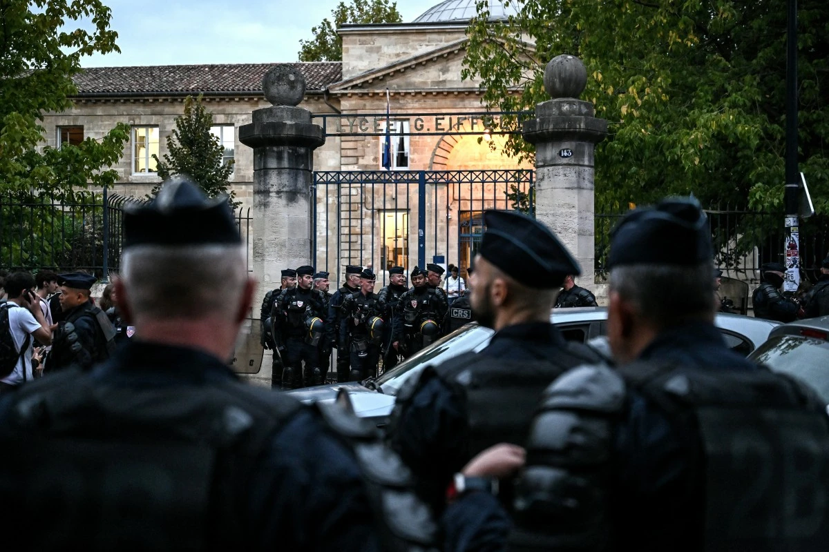 Lycéens: Villepin et Ruffin appellent conjointement à un budget sanctuarisé et à la fin de Parcoursup