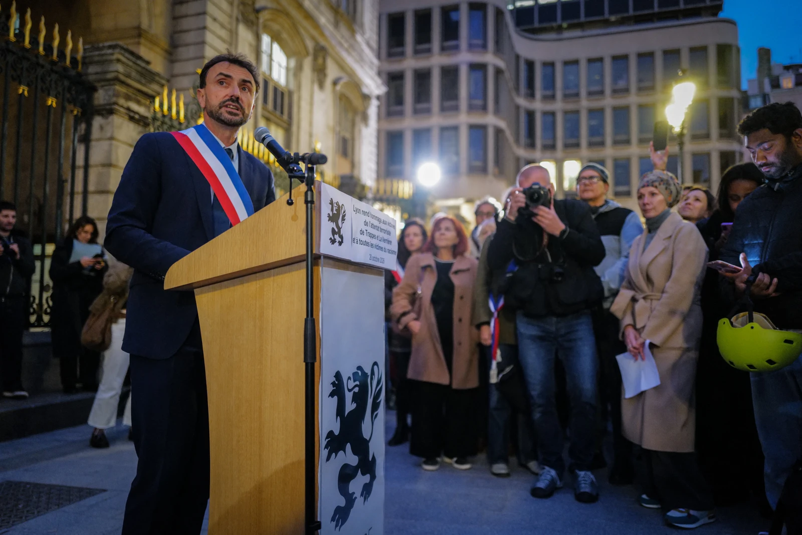 Attentat raciste de Trappes : des hommages aux victimes dans plusieurs villes 