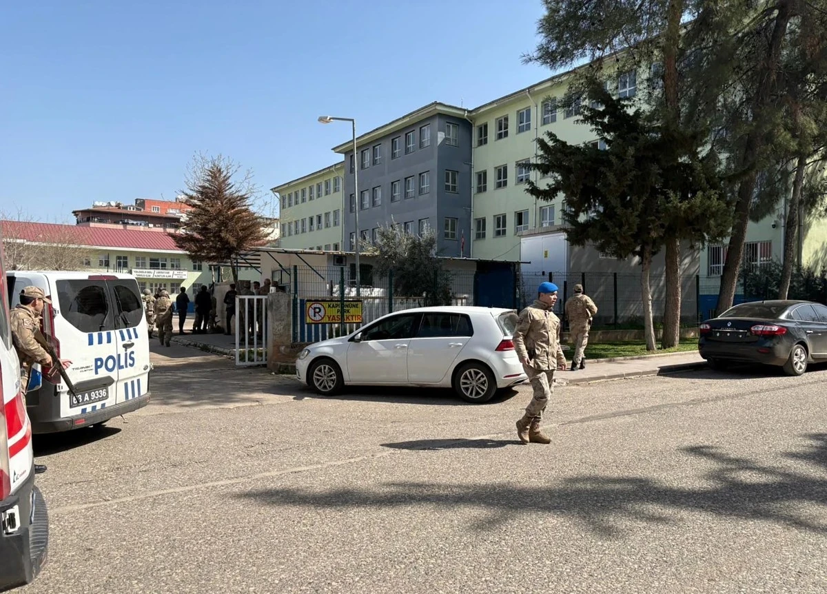 Tirs devant une école en Turquie: au moins 11 blessés, le suspect interpellé