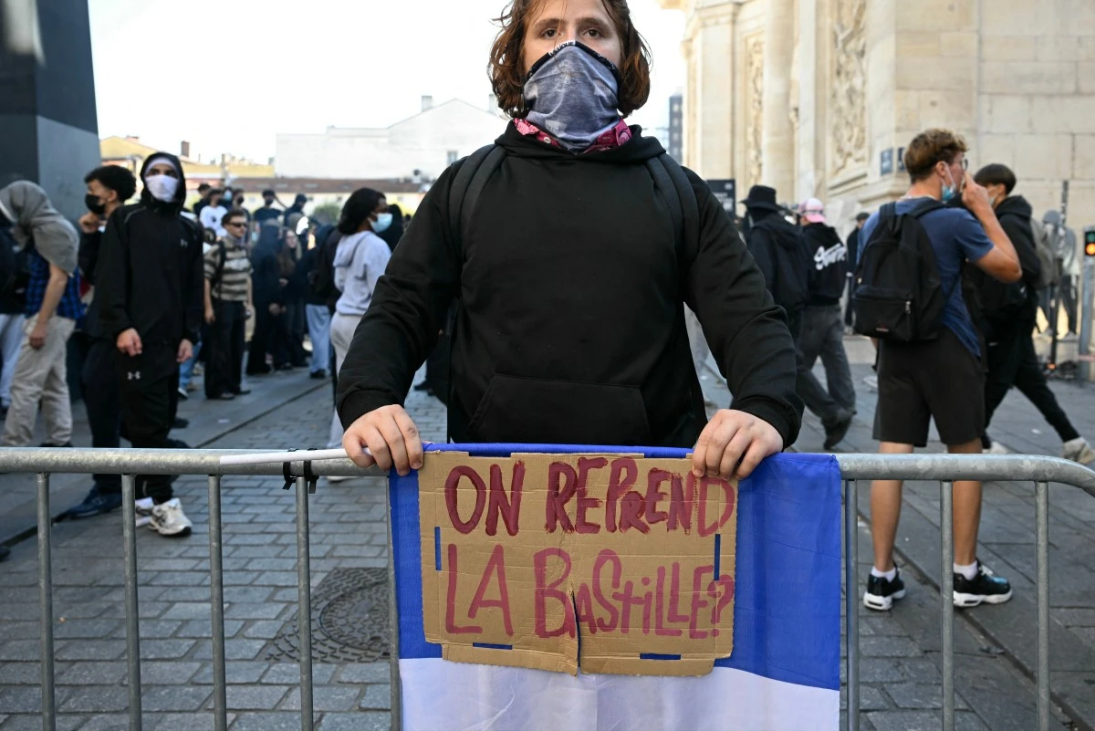 Blocage des lycées en France : un élève gravement blessé à la veille d'une grande journée de mobilisation