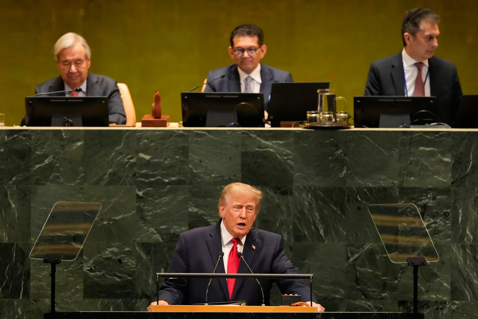 Trump dit avoir le choix entre «anéantir» l'Iran ou passer un «accord»