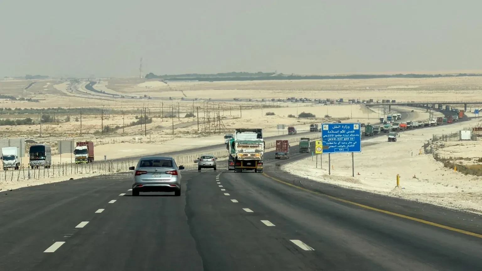 Les États arabes condamnent les attaques meurtrières des Houthis contre un aéroport et un champ pétrolier saoudiens