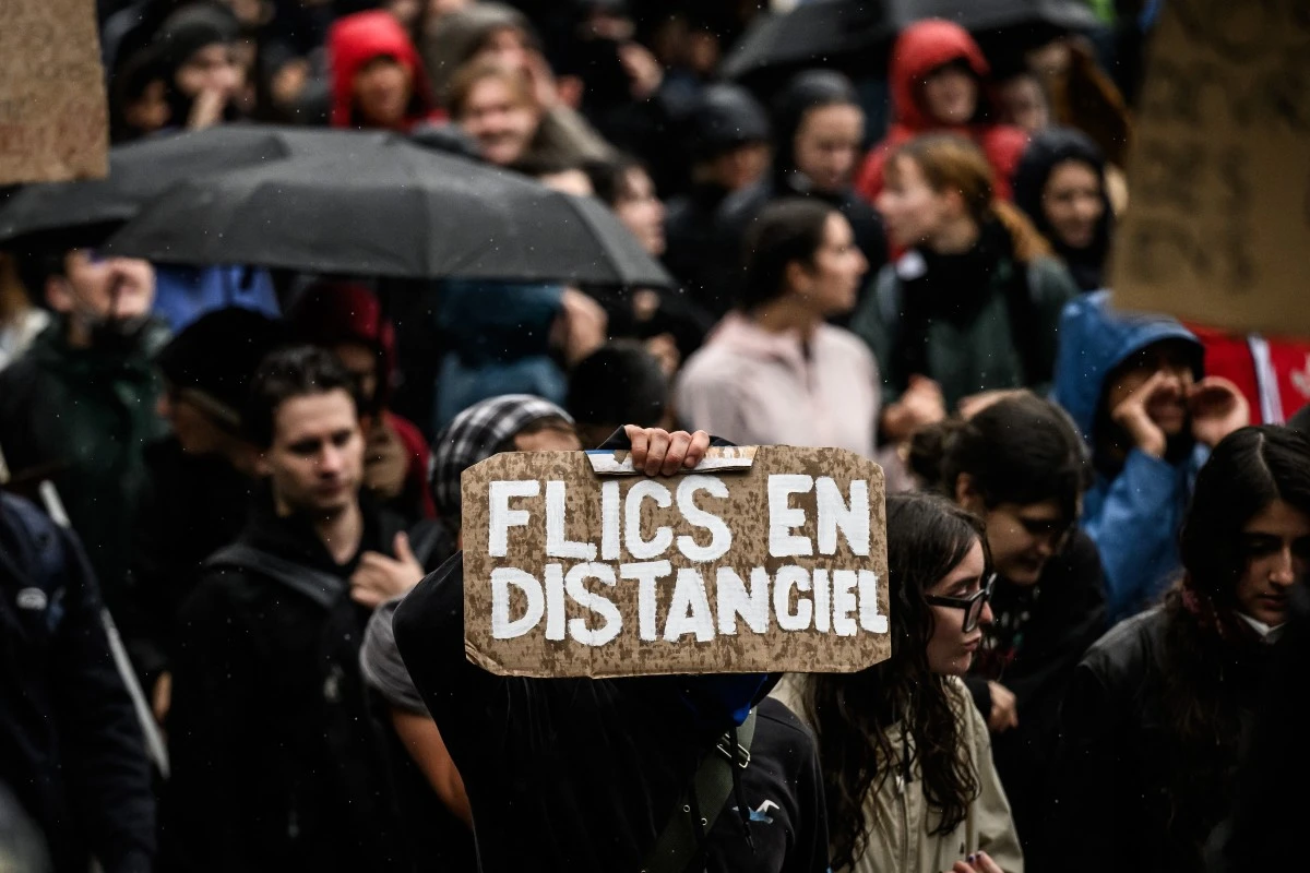 Lycées: les cours reprennent mais des blocages subsistent avant des manifestations cet après-midi