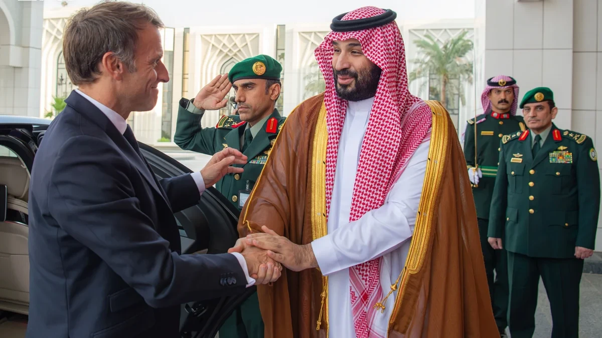 Le prince héritier saoudien reçoit le président français à Riyad
