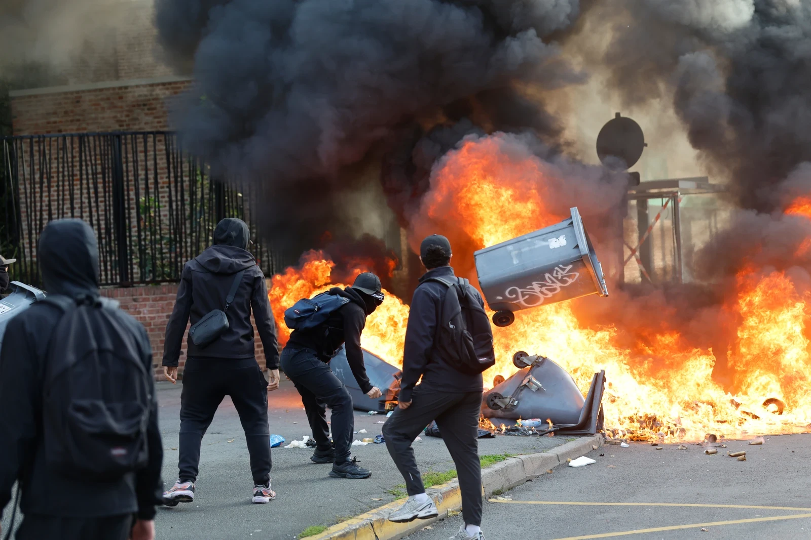 Le mouvement lycéen marqué par des violences, la gauche radicale accusée