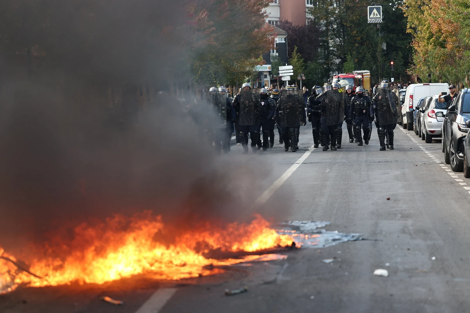 Berlin condamne les violences en France, appelle ses ressortissants à la prudence