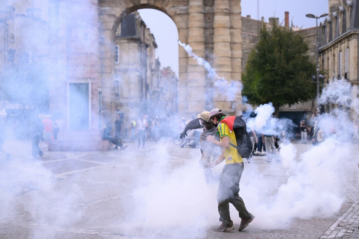 Mouvement lycéen: usage des grenades assourdissantes suspendu, 18 enquête IGPN ouvertes