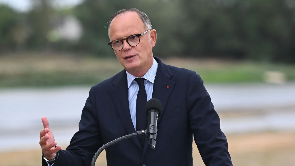 Édouard Philippe en tête face à Mélenchon selon un sondage Ifop