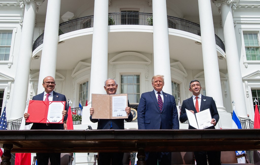 Bahrain FM Abdullatif Al-Zayani, Israeli PM Benjamin Netanyahu, Donald Trump, and UAE FM Abdullah bin Zayed Al-Nahyan hold up documents after participating in the signing of the Abraham Accords. (File/AFP)