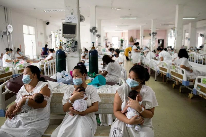 Mothers with their newborn babies inside the maternity ward of Dr. Jose Fabella Memorial Hospital, Manila, Philippines, Sept. 18, 2020. (Reuters)