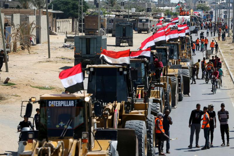 Egyptian construction crews arrive in the southern Gaza Strip, June 4, 2021. (Reuters)