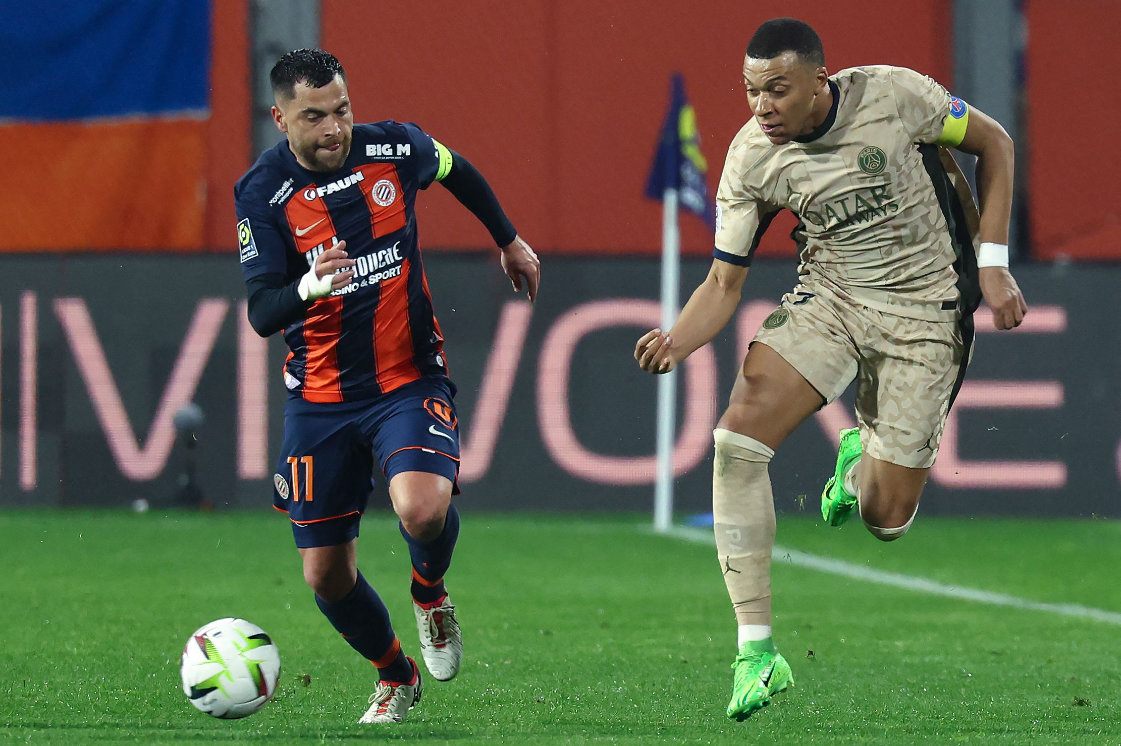Montpellier's French midfielder Teji Savanier (L) fights for the ball with PSG's French forward Kylian Mbappe (R) during the French L1 football match between Montpellier Herault SC and Paris-Saint-Germain (PSG) at Stade de la Mosson in Montpellier, southern France, on March 17, 2024. (AFP)