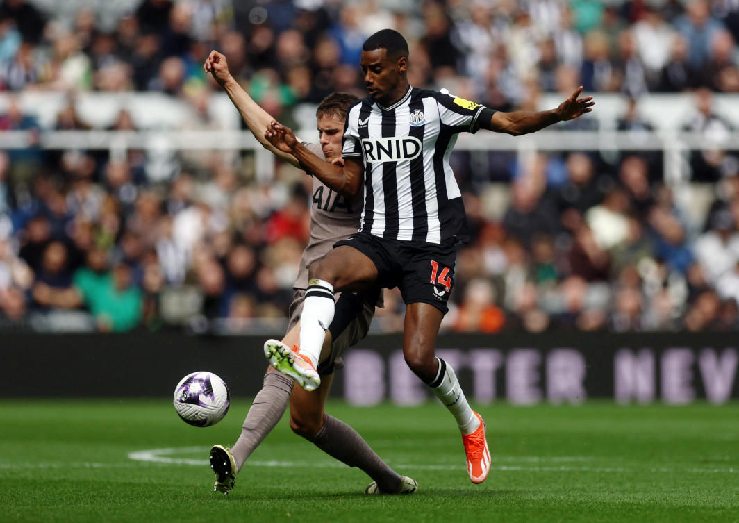 Tottenham Hotspur’s Micky van de Ven in action with Newcastle United’s Alexander Isak during their Premier League match at St. James’ Park, Newcastle, on Apr. 13, 2024. (Reuters)
