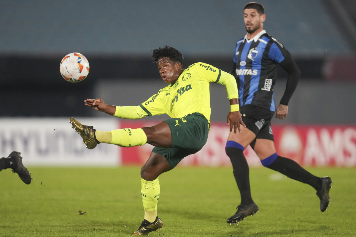 Endrick of Brazil's Palmeiras takes a shot during a Copa Libertadores Group F soccer match at Centenario Stadium in Montevideo, Uruguay on May 9, 2024. (AP)