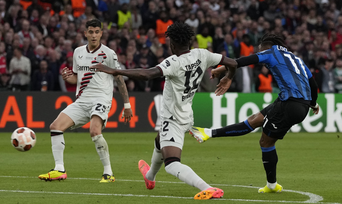 Atalanta's Ademola Lookman scores his side's second goal during the Europa League final soccer match between Atalanta and Bayer Leverkusen at the Aviva Stadium in Dublin, Ireland, Wednesday, May 22, 2024. (AP)