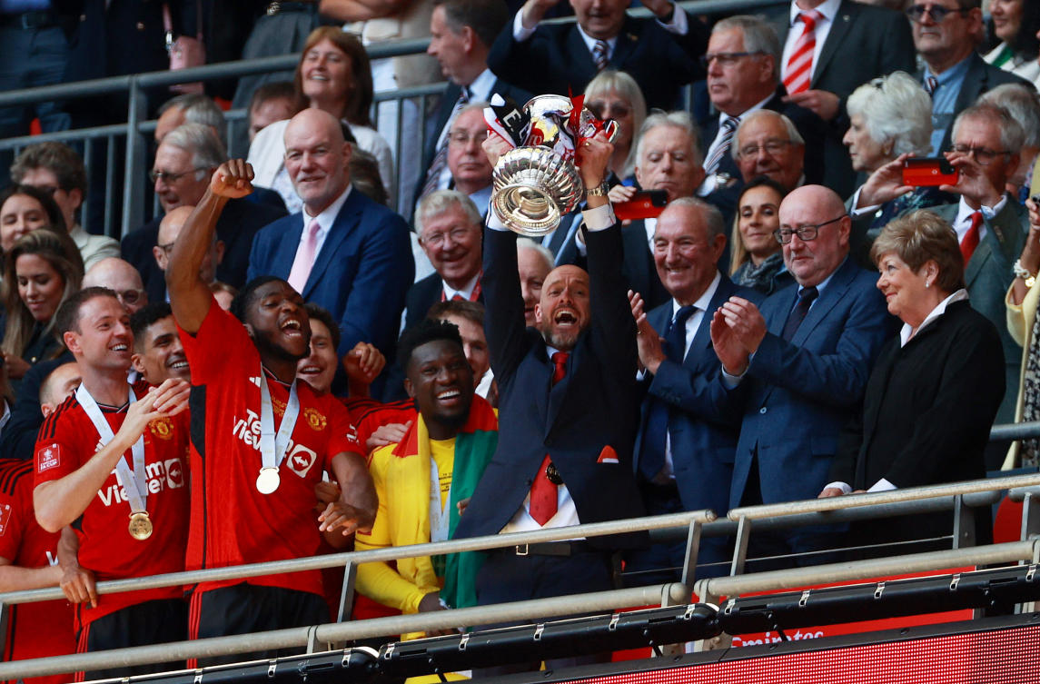 Manchester United manager Erik ten Hag celebrates with the trophy after winning their FA Cup Final against Manchester City at Wembley Stadium on Britain May 25, 2024. (Reuters)