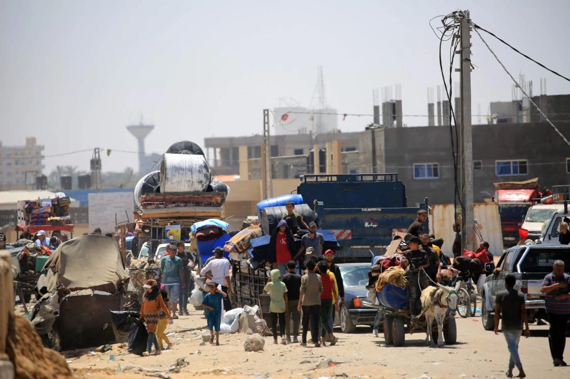 Palestinians transport their belongings as they flee the area of Tel Al-Sultan in Rafah in the southern Gaza Strip on May 30, 2024. (AFP)