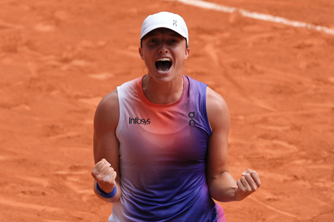 Poland’s Iga Swiatek celebrates her victory over Italy’s Jasmine Paolini after their women’s singles final match on Court Philippe-Chatrier on day fourteen of the French Open tennis tournament at the Roland Garros Complex in Paris on Jun. 8, 2024. (AFP)