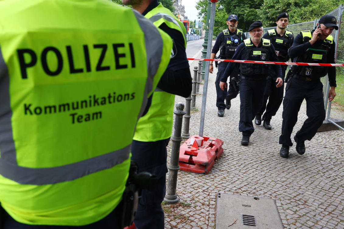 Police officers are pictured at the Reichstag fan zone after clearing it for safety reasons as fans in Berlin gathered to watch the Euro 2024 Germany v Scotland match at Brandenburg Gate, Berlin, on Jun. 14, 2024. (Reuters)