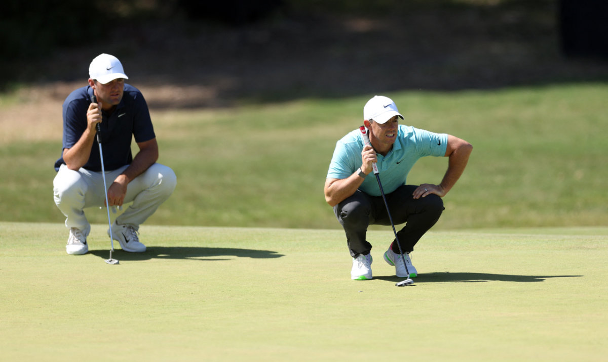 Rory McIlroy of Northern Ireland (R), and Scottie Scheffler of the US have qualified for the Paris Olympics after qualifying period for the event ended at the conclusion of the US Open at Pinehurst at the weekend. (AFP/File)