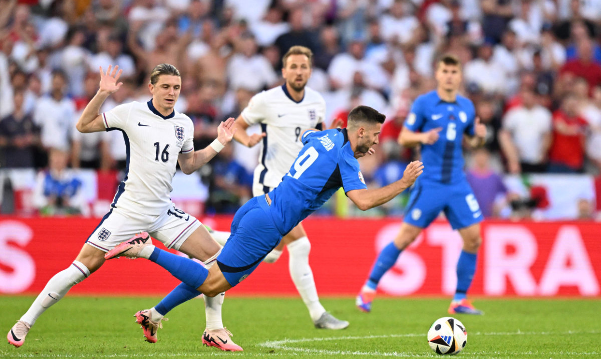 Slovenia's forward Andraz Sporar (C) falls next to England's midfielder Conor Gallagher (L) during the UEFA Euro 2024 Group C football match between England and Slovenia at the Cologne Stadium in Cologne on June 25, 2024. (AFP)