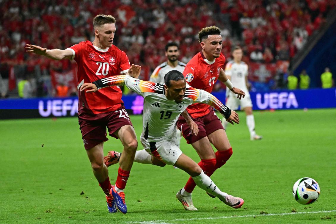 Switzerland’s midfielder Michel Aebischer, Germany’s midfielder Leroy Sane and Swiss midfielder Ruben Vargas fight for the ball during their Euro 2024 Group A match at the Frankfurt Arena in Frankfurt on Jun. 23, 2024. (AFP)