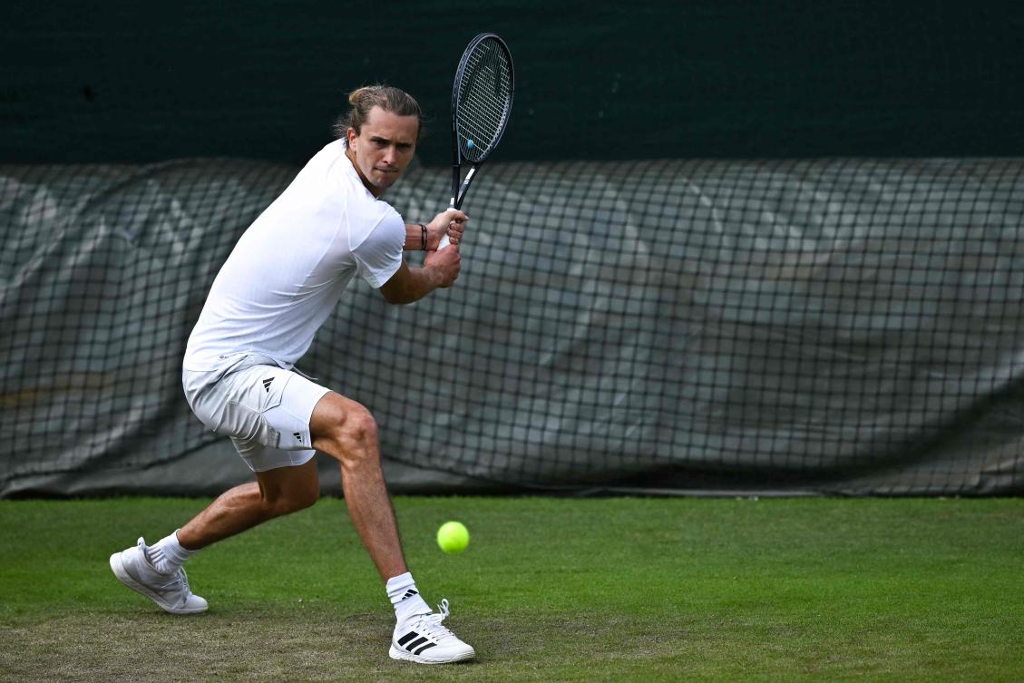 Germany’s Alexander Zverev takes part in a warm up session at the All England Lawn Tennis Club in west London on Jun. 26, 2024, the week before the Wimbledon Championships tournament is due to start on Jul. 1. (AFP)