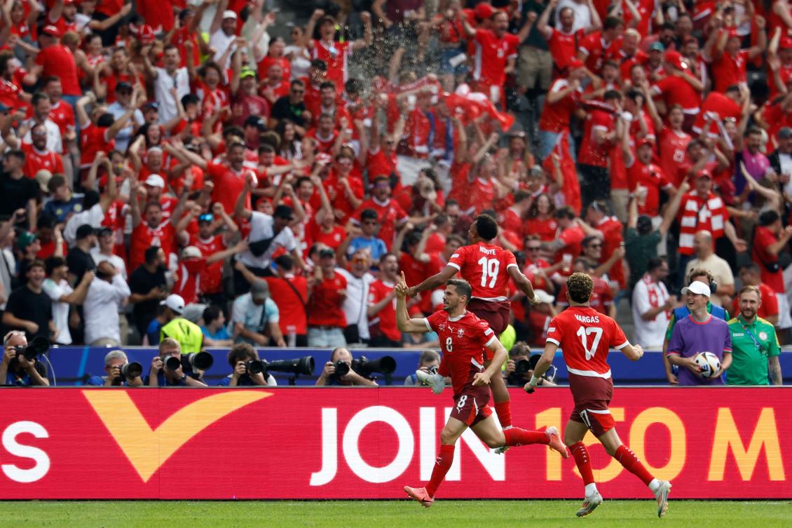 Switzerland’s midfielder Remo Freuler celebrates with forward Dan Ndoye and midfielder Ruben Vargas after scoring his team’s first goal during their Euro 2024 round of 16 match against Italy at the Olympiastadion Berlin in Berlin on Jun. 29, 2024. (AFP)