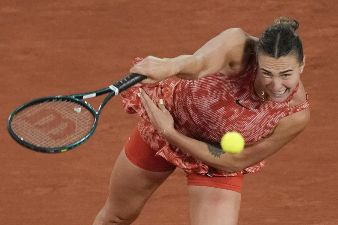 Aryna Sabalenka of Belarus serves against Spain’s Paula Badosa during their third round match of the French Open tennis tournament at the Roland Garros stadium in Paris, on Jun. 1, 2024. (AP)